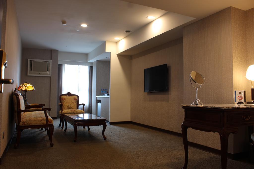 Royal Seasons Hotel Taichung‧Zhongkang Extérieur photo